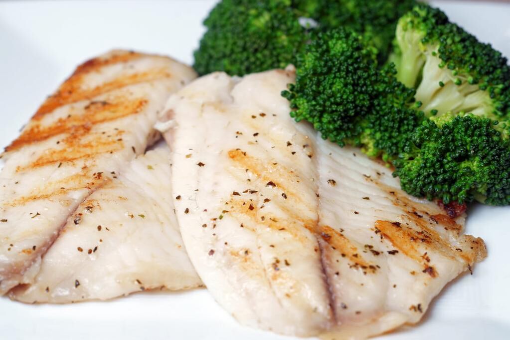 Pečená alebo varená ryba je výdatným jedlom na diétnom menu Usámu Hamdiyho