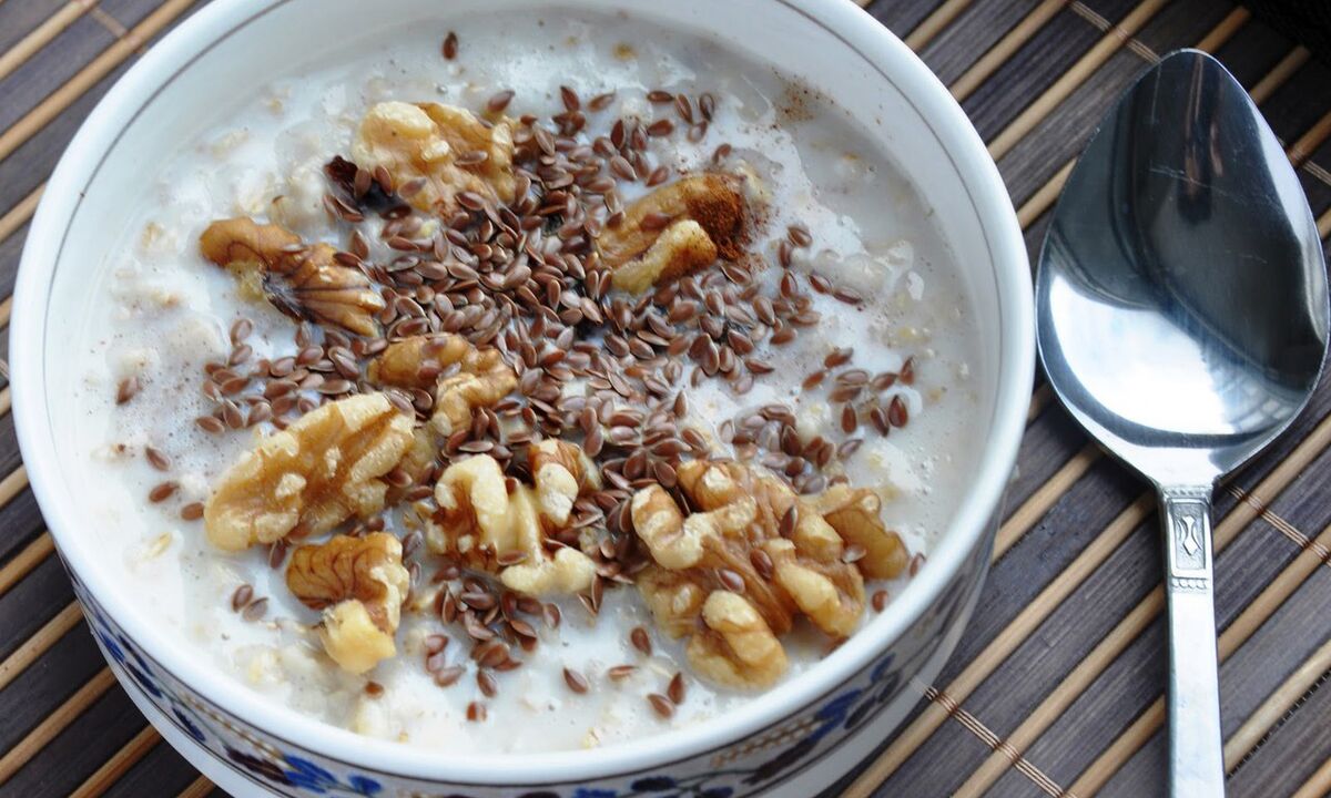 Ľanová kaša s mliekom - zdravé raňajky v strave tých, ktorí schudnú